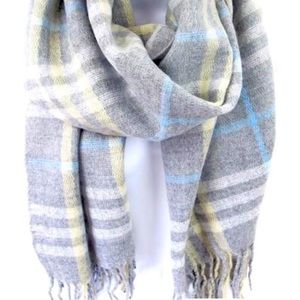 💕NWT Gray Plaid Scarf